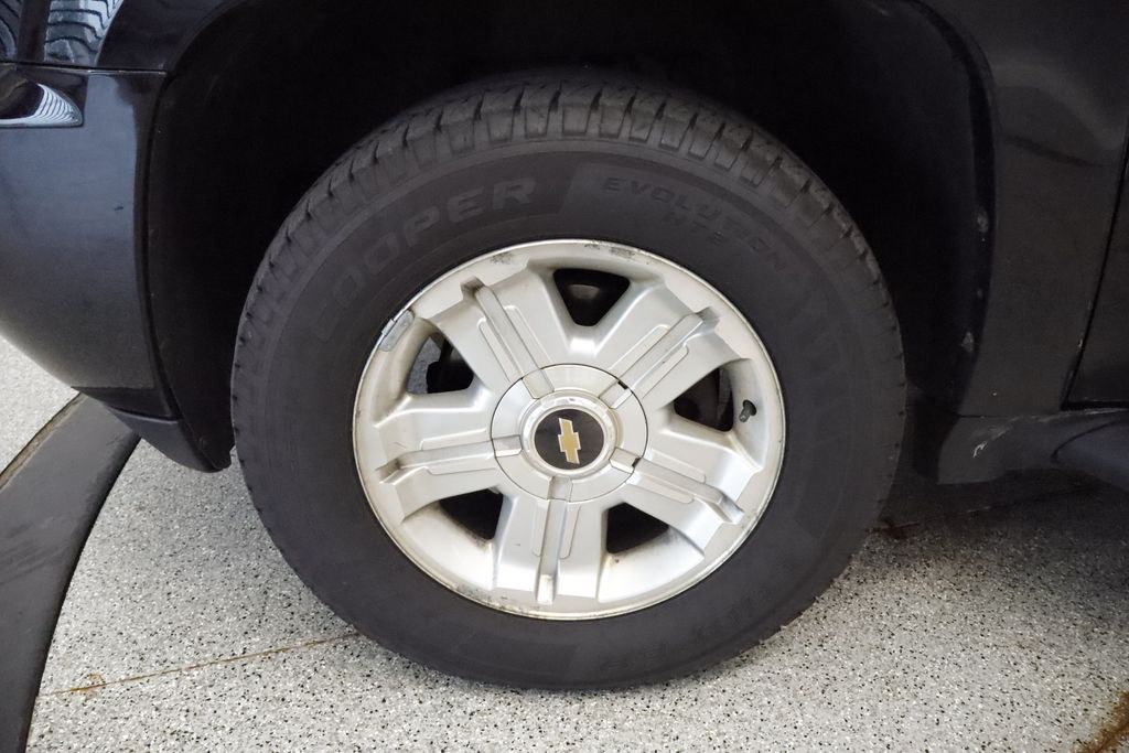 Thumbnail: 2008 Chevrolet Tahoe - 8