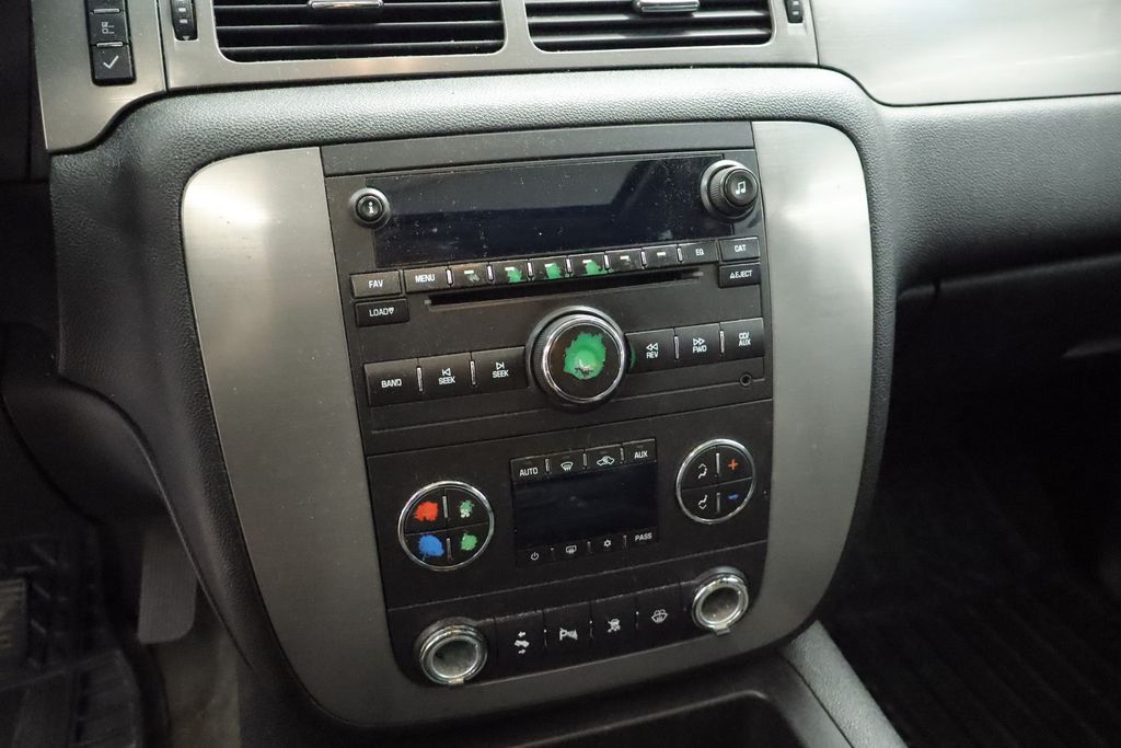 Thumbnail: 2008 Chevrolet Tahoe - 25
