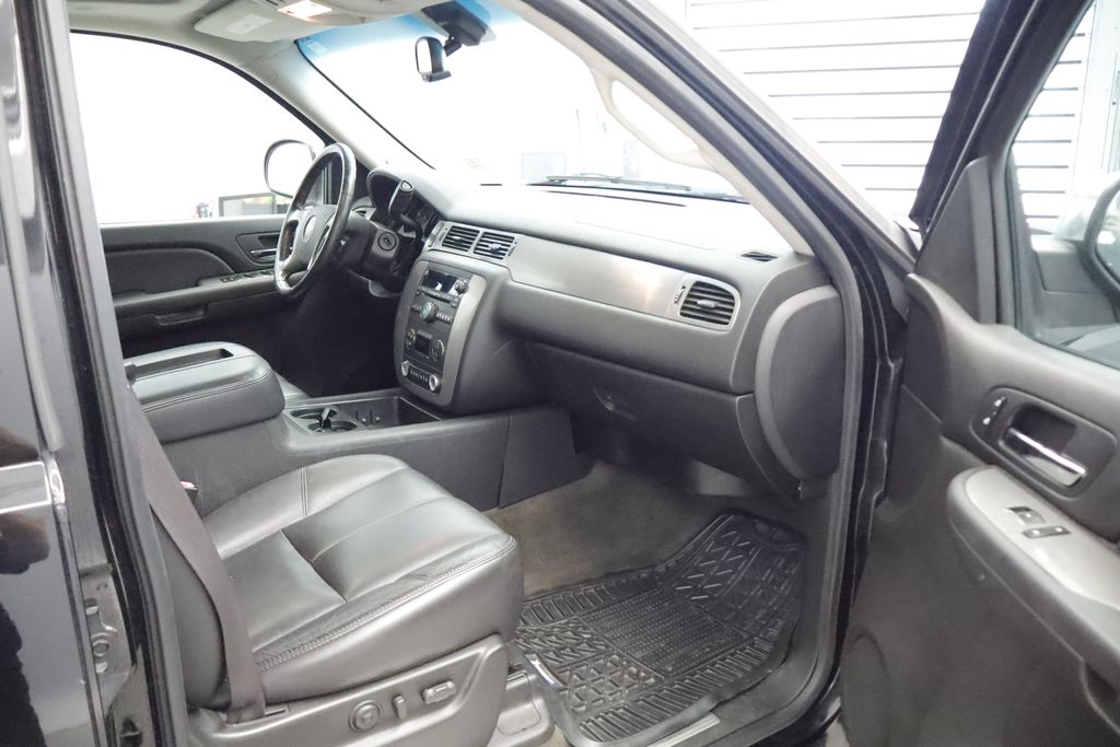 Thumbnail: 2008 Chevrolet Tahoe - 2