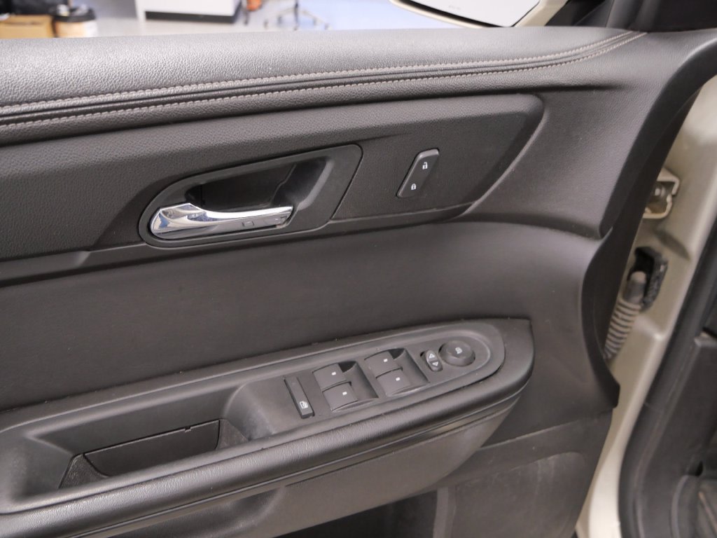 Thumbnail: 2014 Chevrolet Traverse - 21