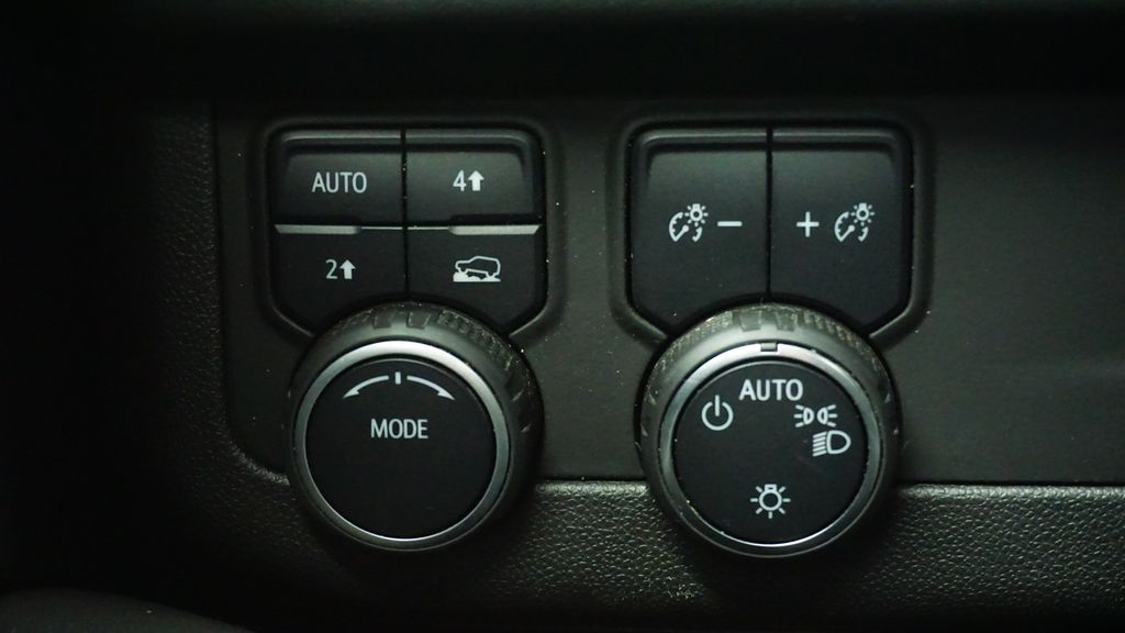 Thumbnail: 2022 Chevrolet Suburban - 28