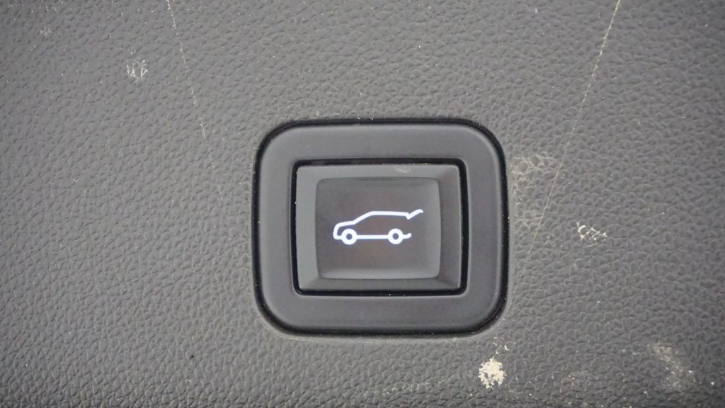 Thumbnail: 2022 Chevrolet Suburban - 23