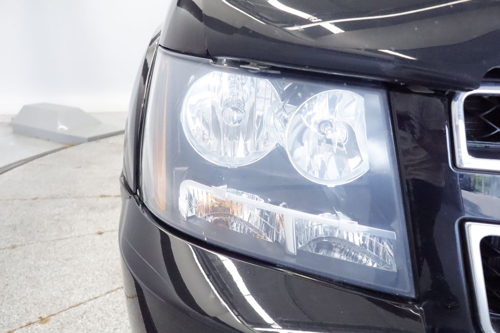 Thumbnail: 2012 Chevrolet Suburban - 20