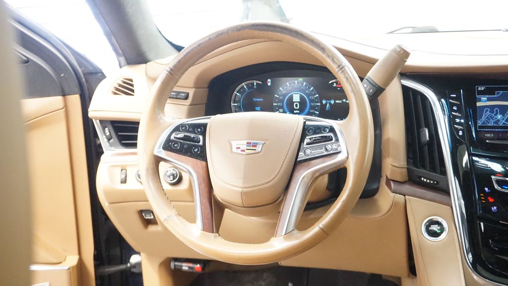 Thumbnail: 2017 Cadillac Escalade - 9