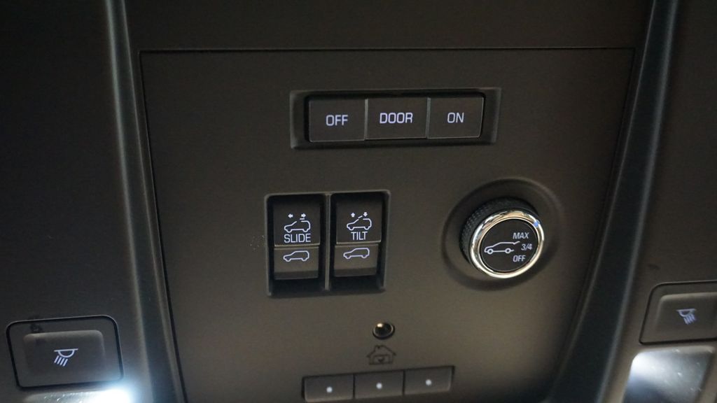 Thumbnail: 2017 Cadillac Escalade - 33