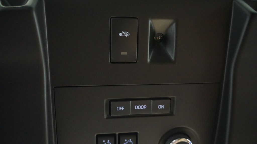 Thumbnail: 2017 Cadillac Escalade - 32