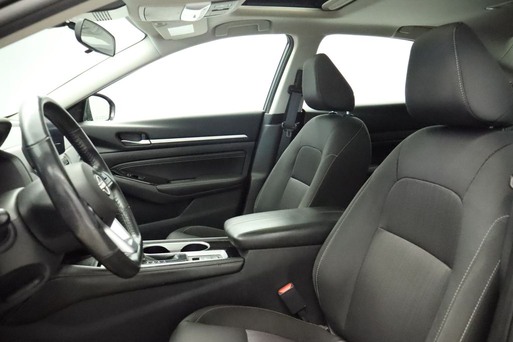 Thumbnail: 2023 Nissan Altima - 9