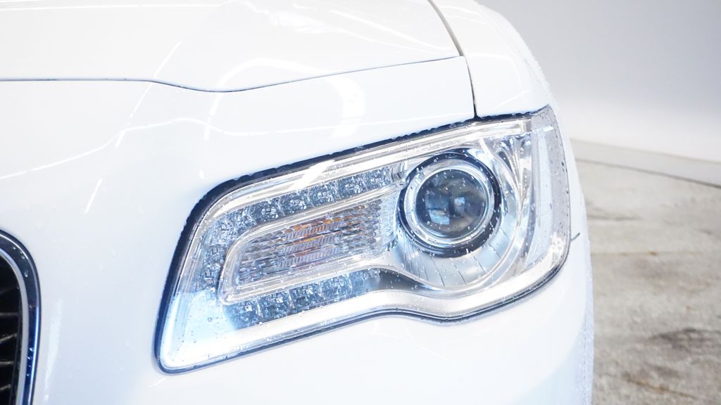 Thumbnail: 2019 Chrysler 300 - 21