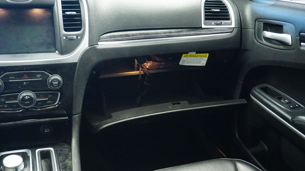 Thumbnail: 2019 Chrysler 300 - 24