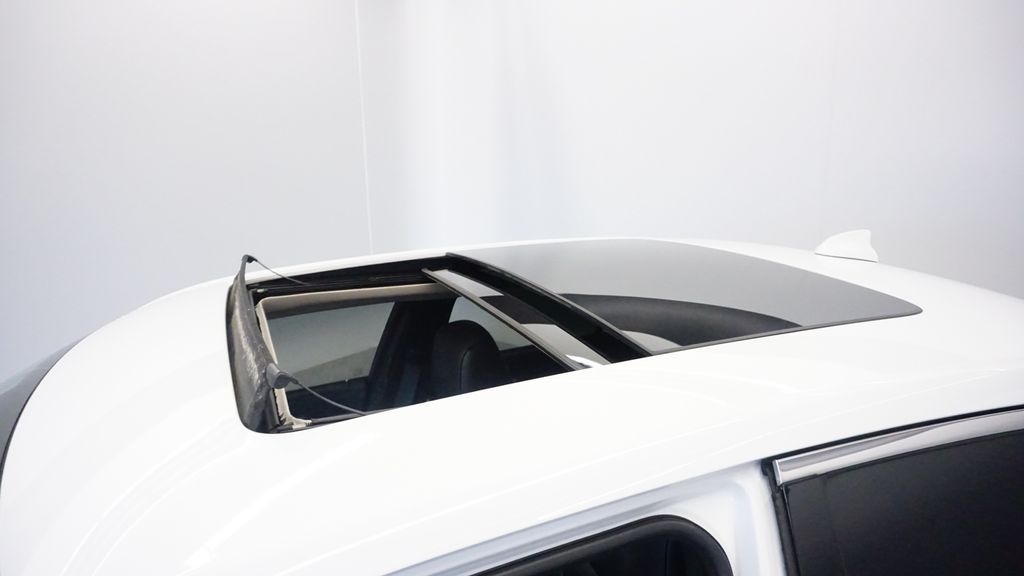 Thumbnail: 2019 Chrysler 300 - 32