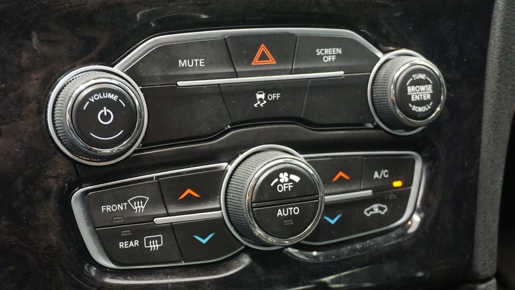 Thumbnail: 2019 Chrysler 300 - 27