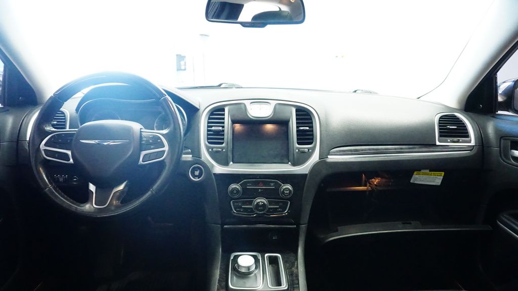 Thumbnail: 2019 Chrysler 300 - 2