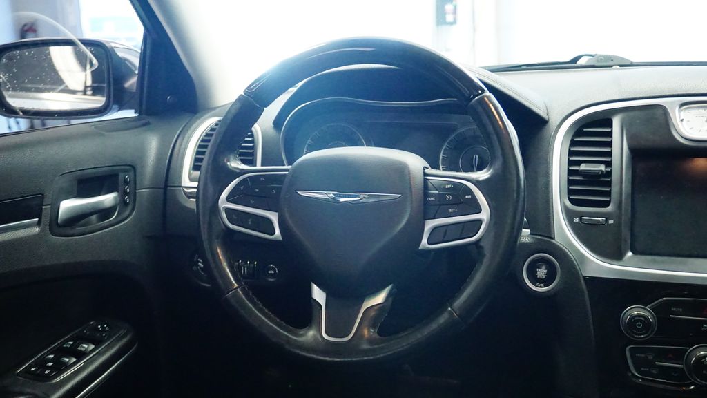 Thumbnail: 2019 Chrysler 300 - 10