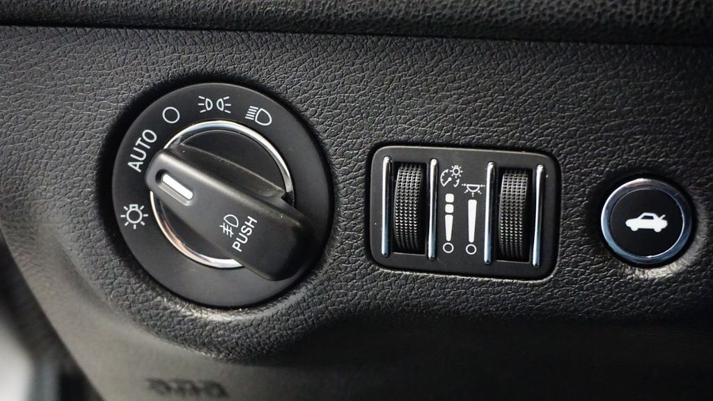 Thumbnail: 2019 Chrysler 300 - 26