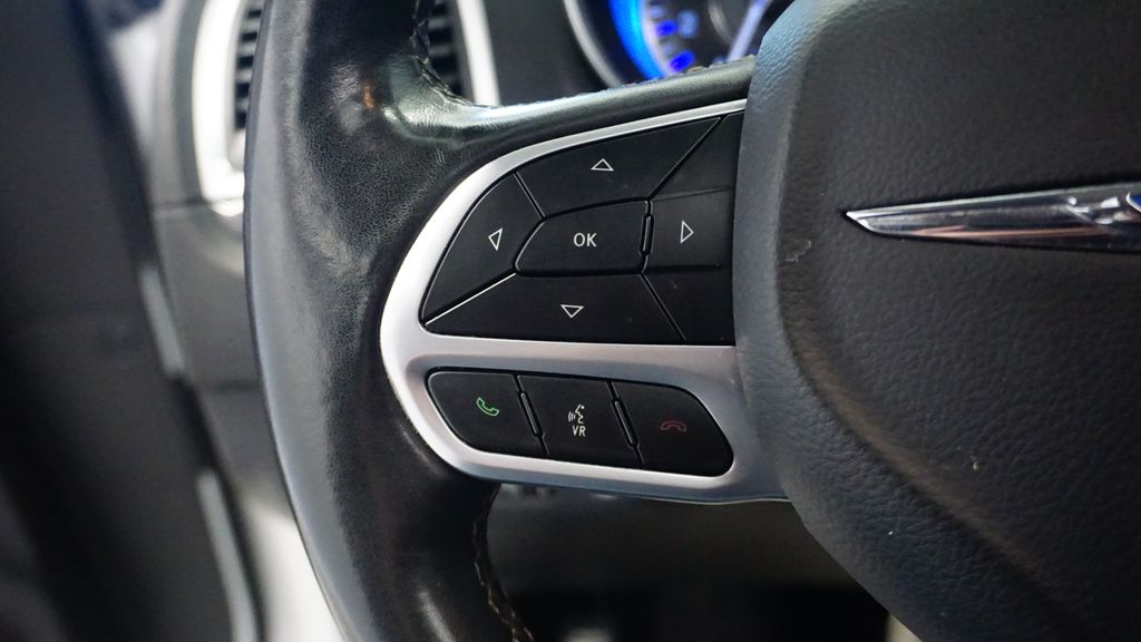 Thumbnail: 2019 Chrysler 300 - 29