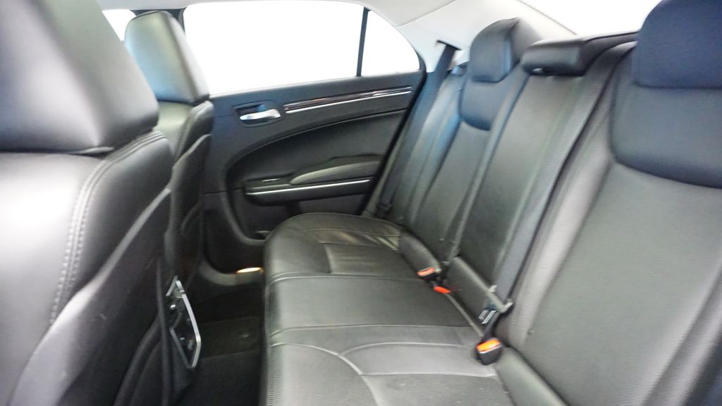 Thumbnail: 2019 Chrysler 300 - 23