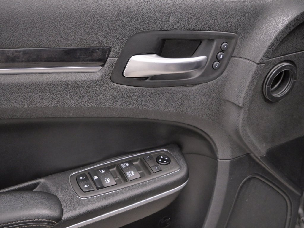 Thumbnail: 2021 Chrysler 300 - 18
