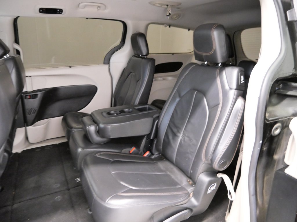 Thumbnail: 2017 Chrysler Pacifica - 7