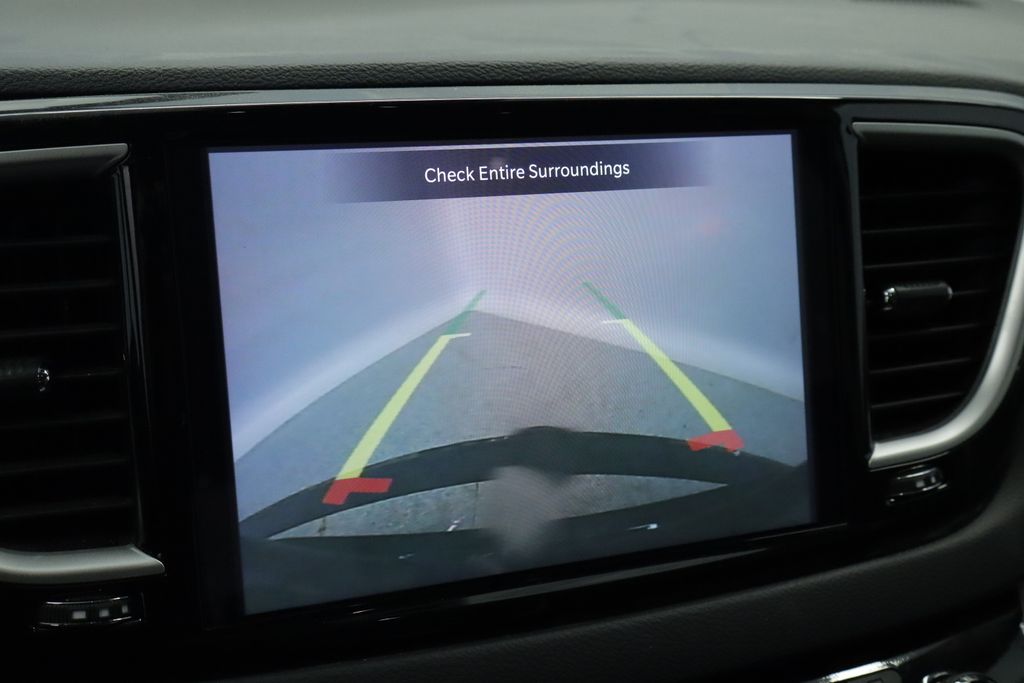 Thumbnail: 2023 Chrysler Pacifica - 31