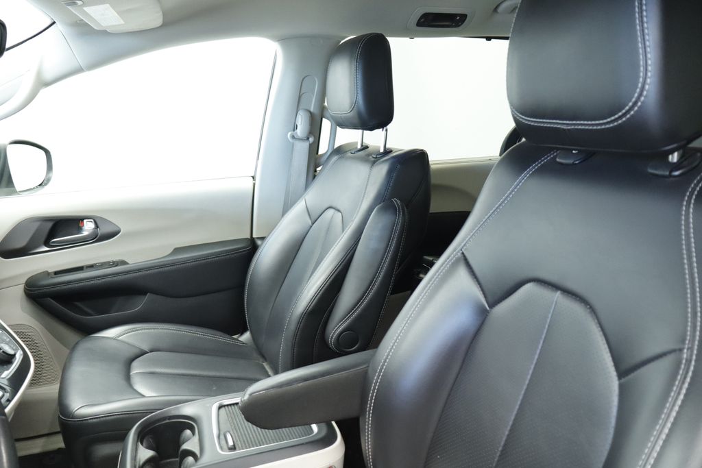 Thumbnail: 2023 Chrysler Pacifica - 9
