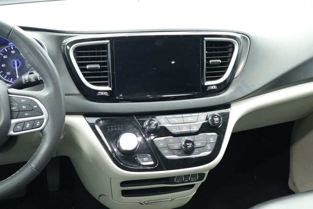 Thumbnail: 2023 Chrysler Pacifica - 12