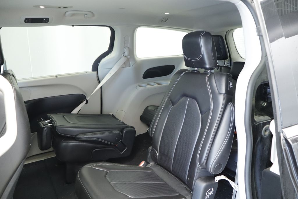 Thumbnail: 2023 Chrysler Pacifica - 24