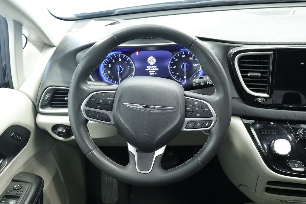 Thumbnail: 2023 Chrysler Pacifica - 8
