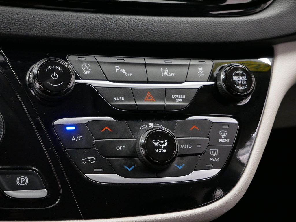 Thumbnail: 2024 Chrysler Pacifica - 41