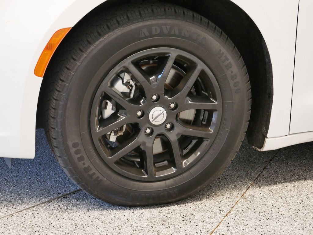 Thumbnail: 2024 Chrysler Pacifica - 8