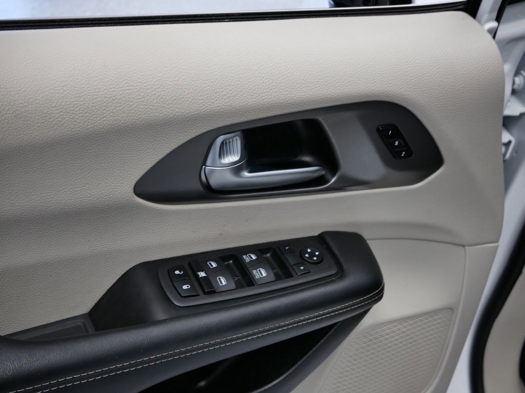 Thumbnail: 2024 Chrysler Pacifica - 22