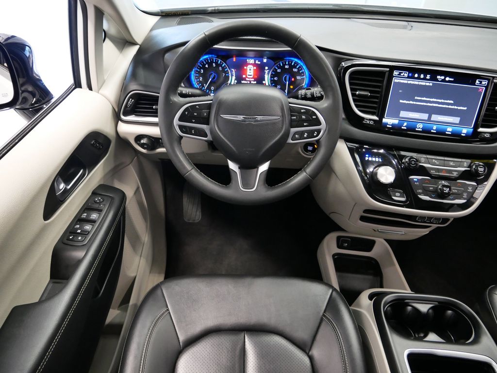 Thumbnail: 2024 Chrysler Pacifica - 9