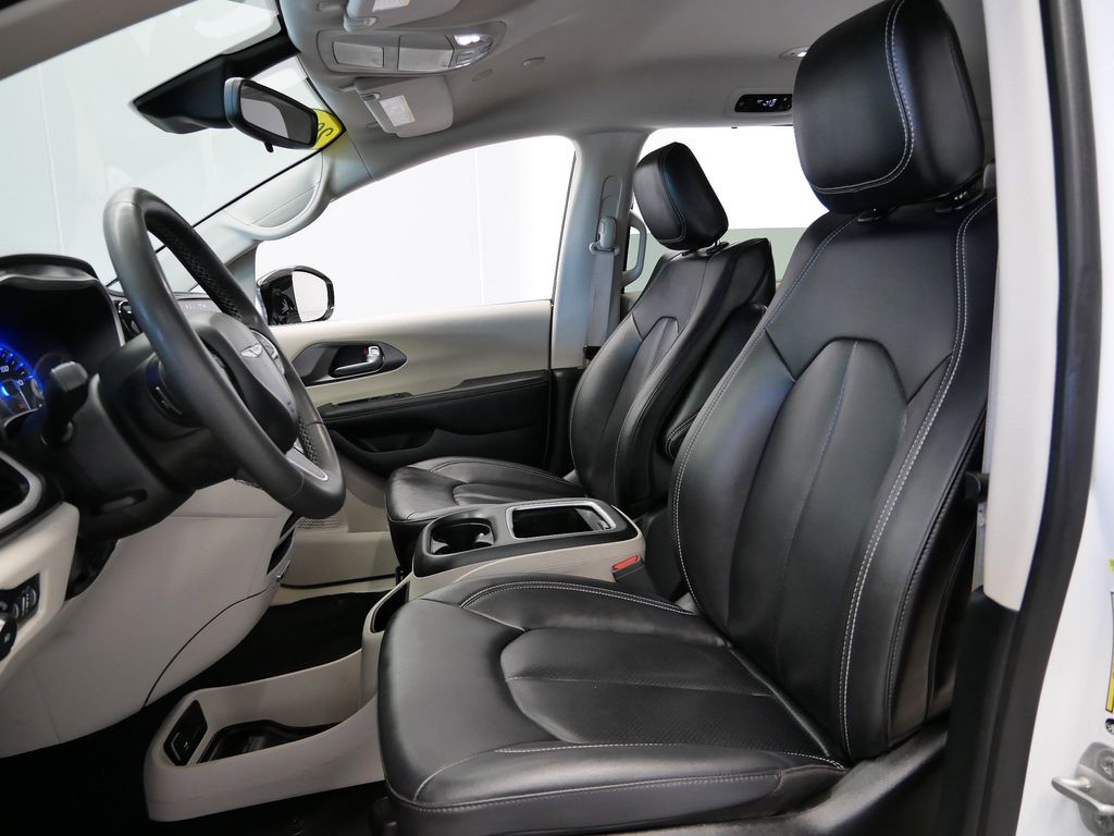 Thumbnail: 2024 Chrysler Pacifica - 10