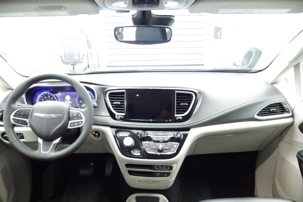 Thumbnail: 2022 Chrysler Pacifica - 2