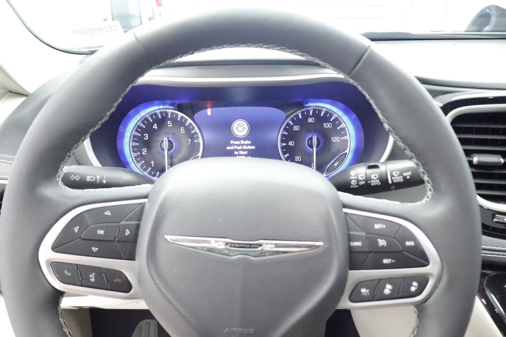 Thumbnail: 2022 Chrysler Pacifica - 11