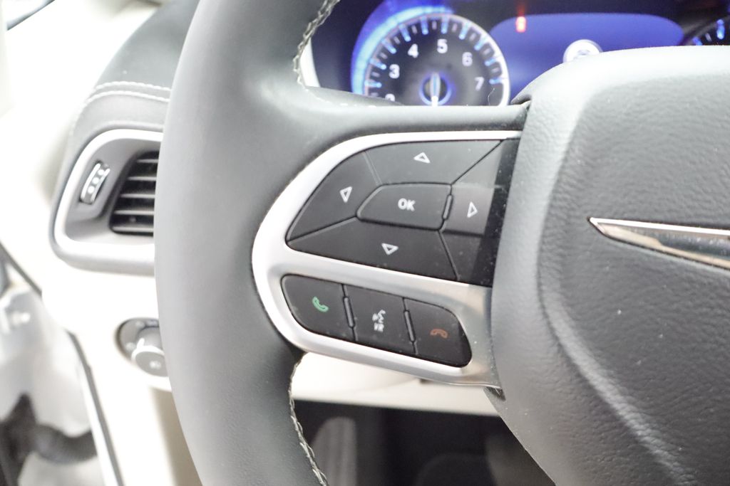 Thumbnail: 2022 Chrysler Pacifica - 24