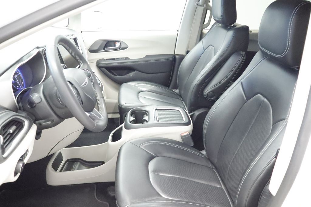 Thumbnail: 2022 Chrysler Pacifica - 8