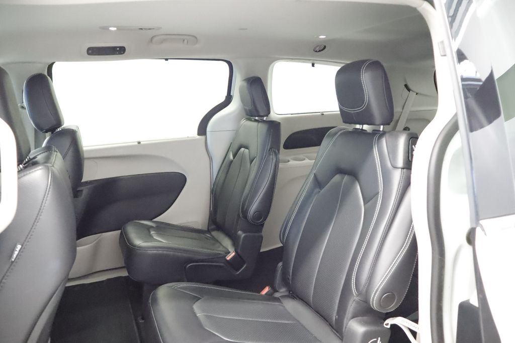Thumbnail: 2022 Chrysler Pacifica - 9