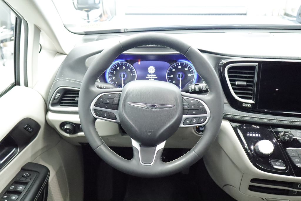 Thumbnail: 2022 Chrysler Pacifica - 7