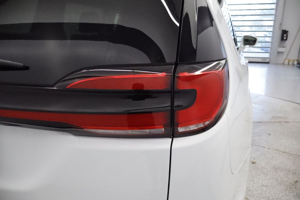 Thumbnail: 2022 Chrysler Pacifica - 20