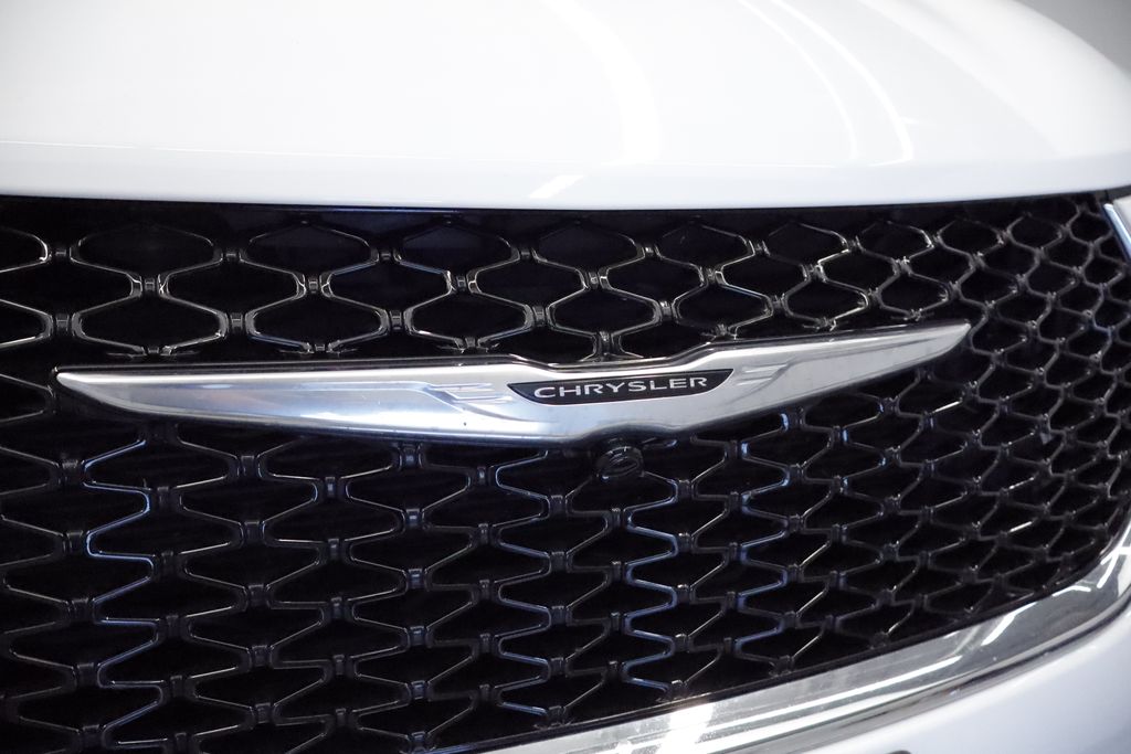 Thumbnail: 2022 Chrysler Pacifica - 5