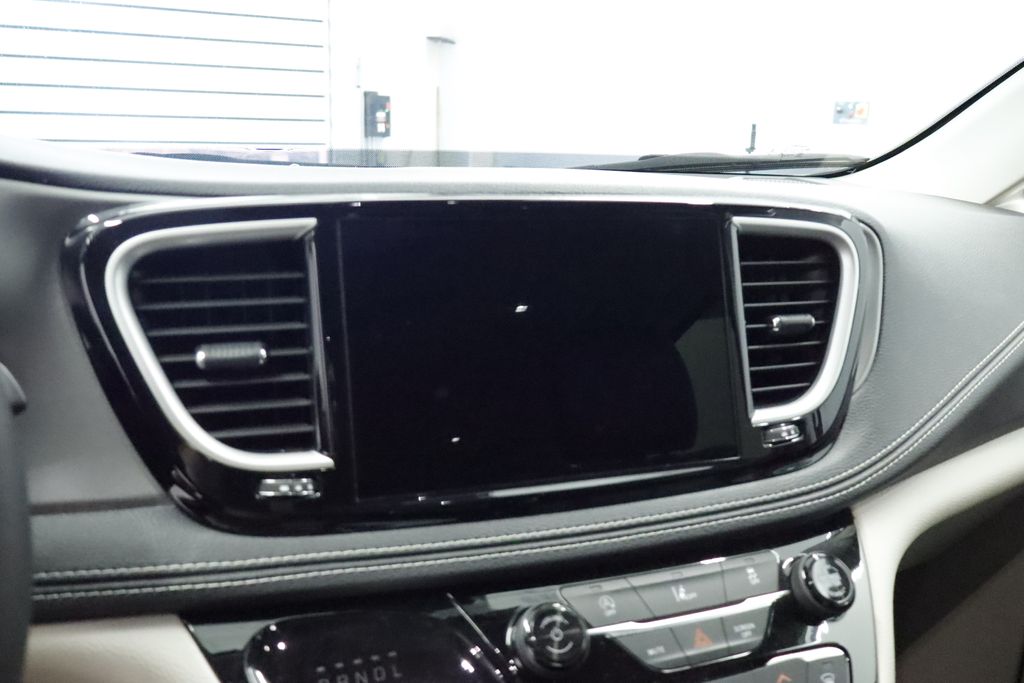 Thumbnail: 2022 Chrysler Pacifica - 30
