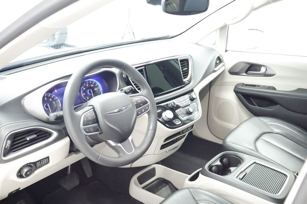 Thumbnail: 2022 Chrysler Pacifica - 10