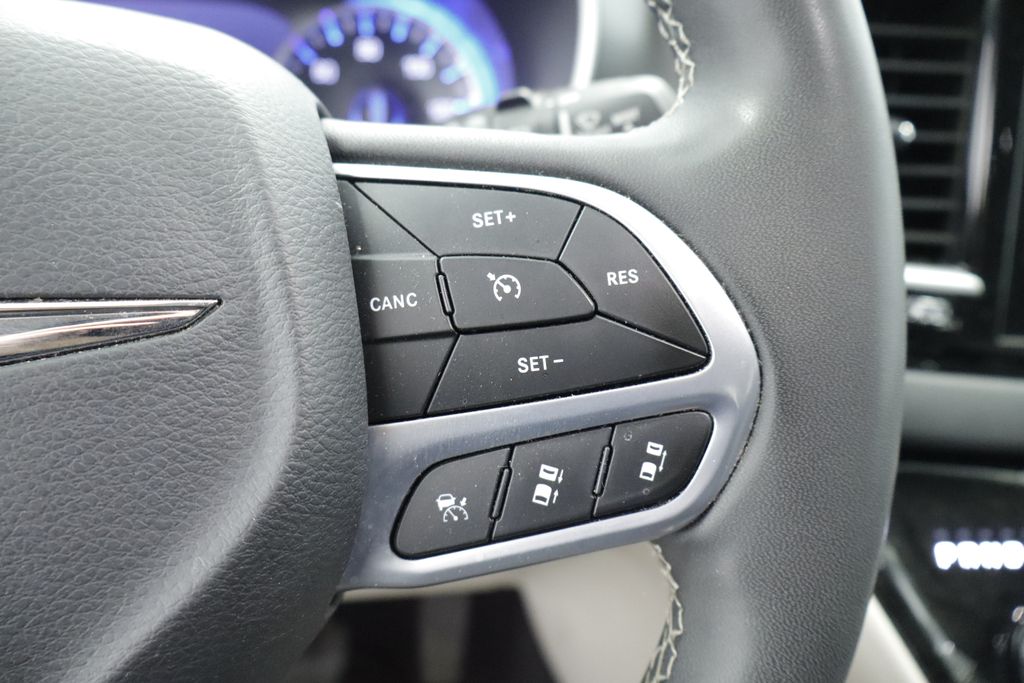 Thumbnail: 2023 Chrysler Pacifica - 28
