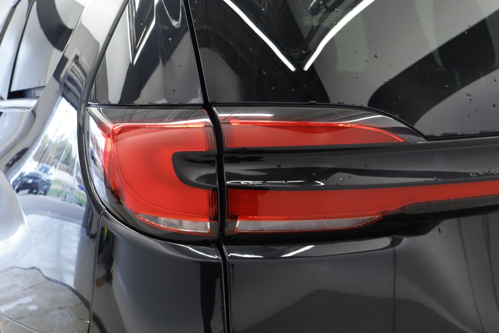 Thumbnail: 2023 Chrysler Pacifica - 21