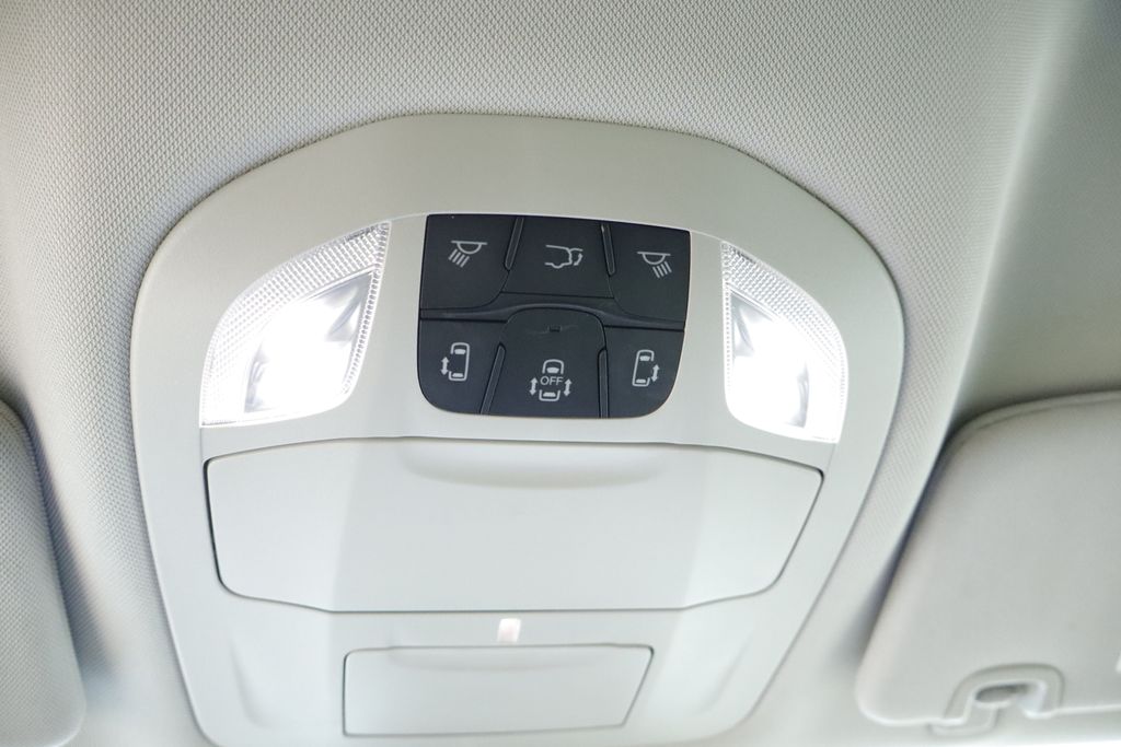 Thumbnail: 2023 Chrysler Pacifica - 35