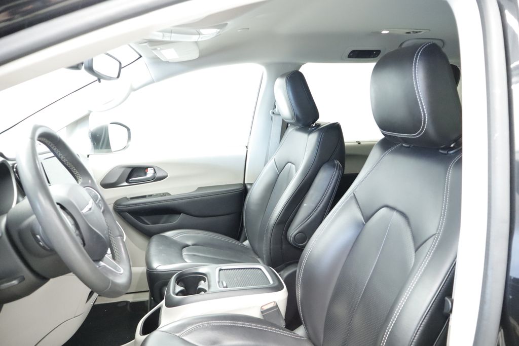 Thumbnail: 2023 Chrysler Pacifica - 9