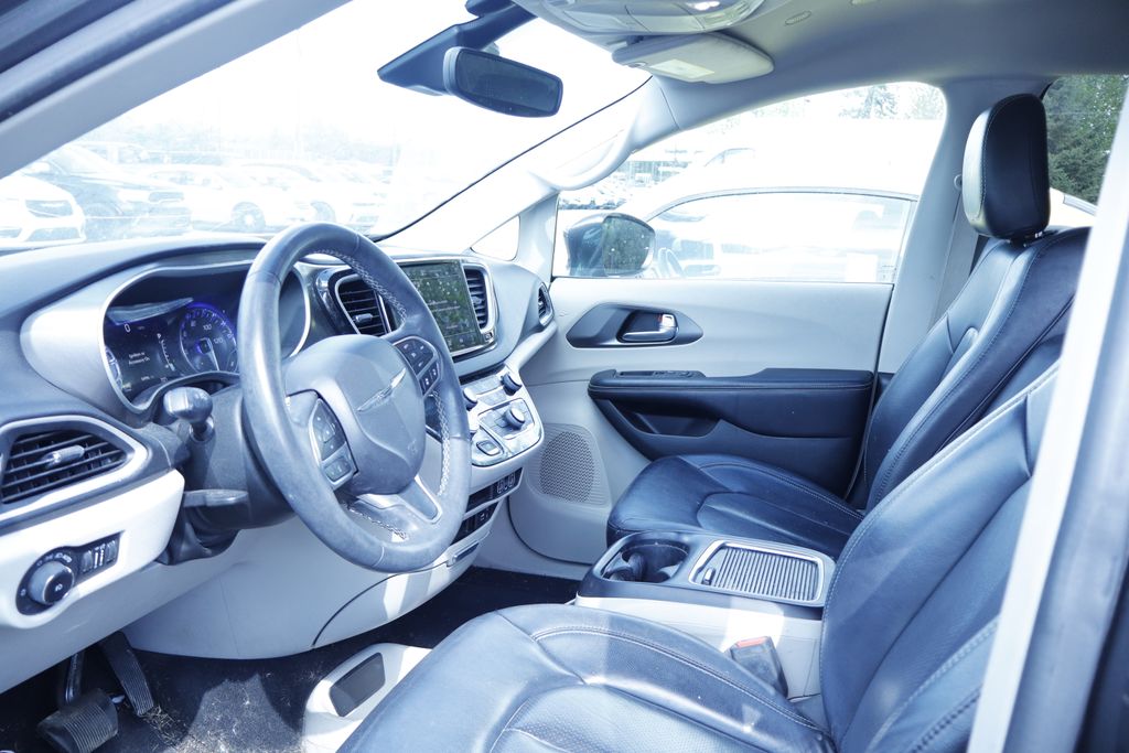 Thumbnail: 2022 Chrysler Pacifica - 9