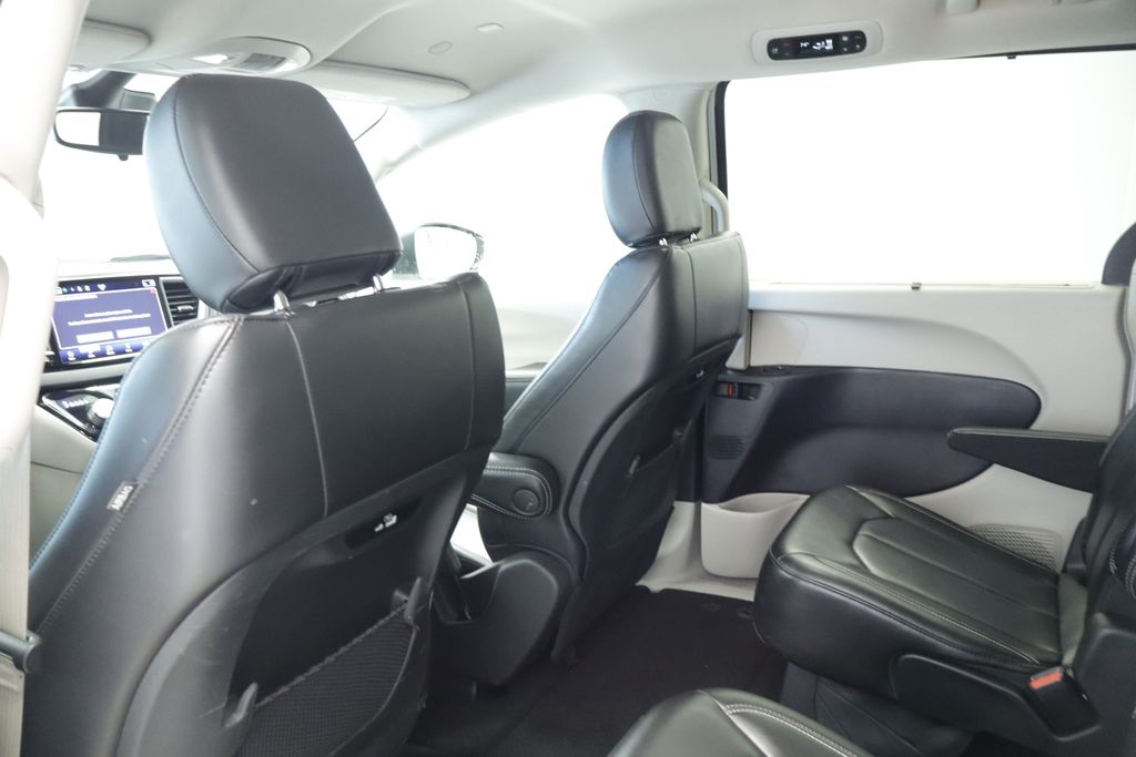 Thumbnail: 2023 Chrysler Pacifica - 25