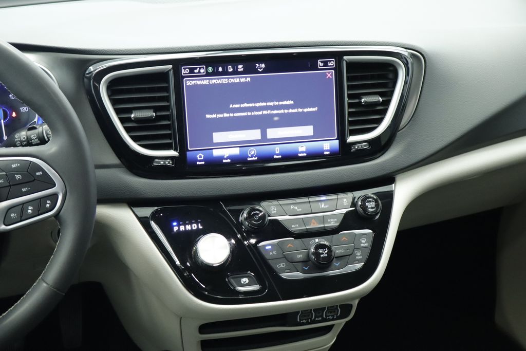 Thumbnail: 2023 Chrysler Pacifica - 13