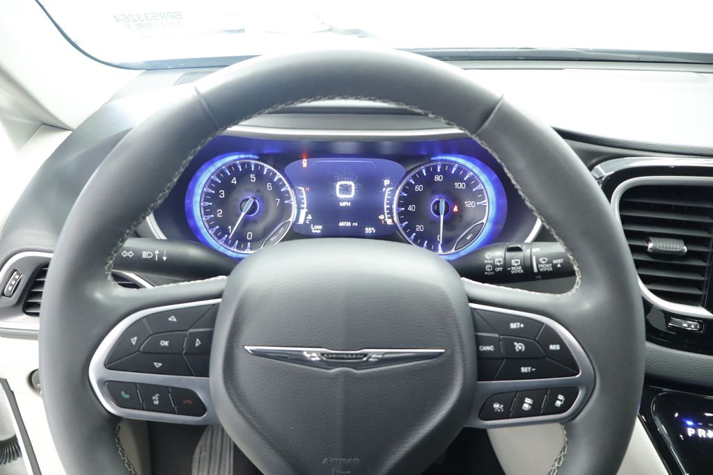 Thumbnail: 2023 Chrysler Pacifica - 12